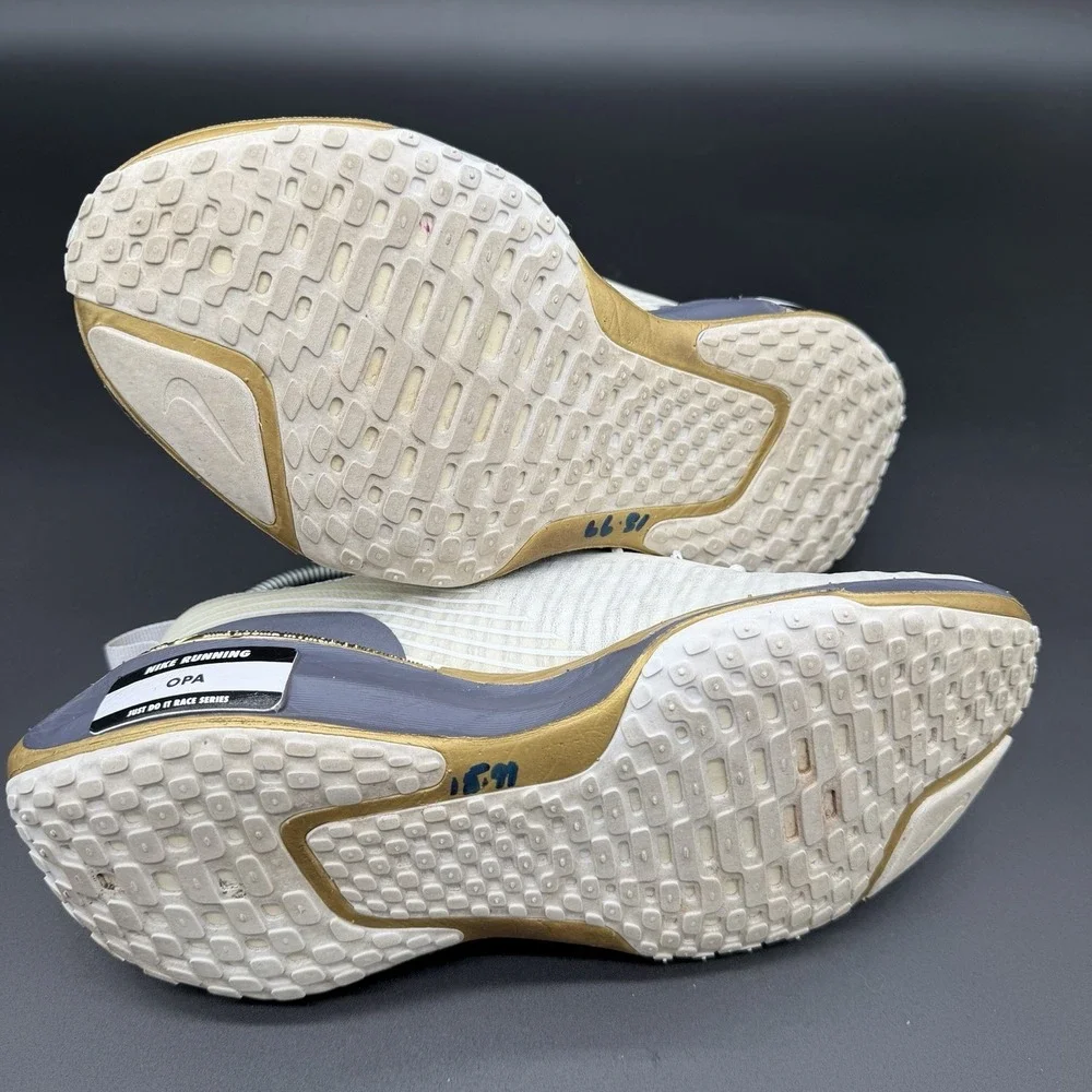 Nike Invincible 3 White Grey Gold Women's Size 8 Running Shoes